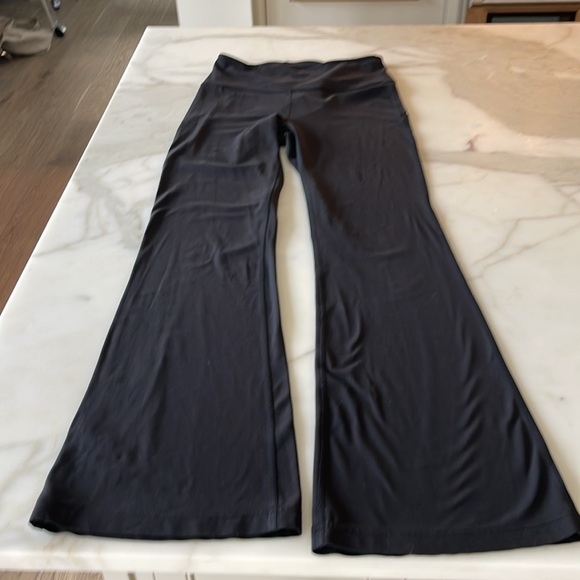 Lululemon Groove Super-High-Rise Flared Pant *Nulu size 8 Black - Picture 2 of 3